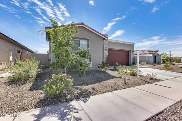 17865 W THISTLE LANDING Drive Goodyear, AZ 85338