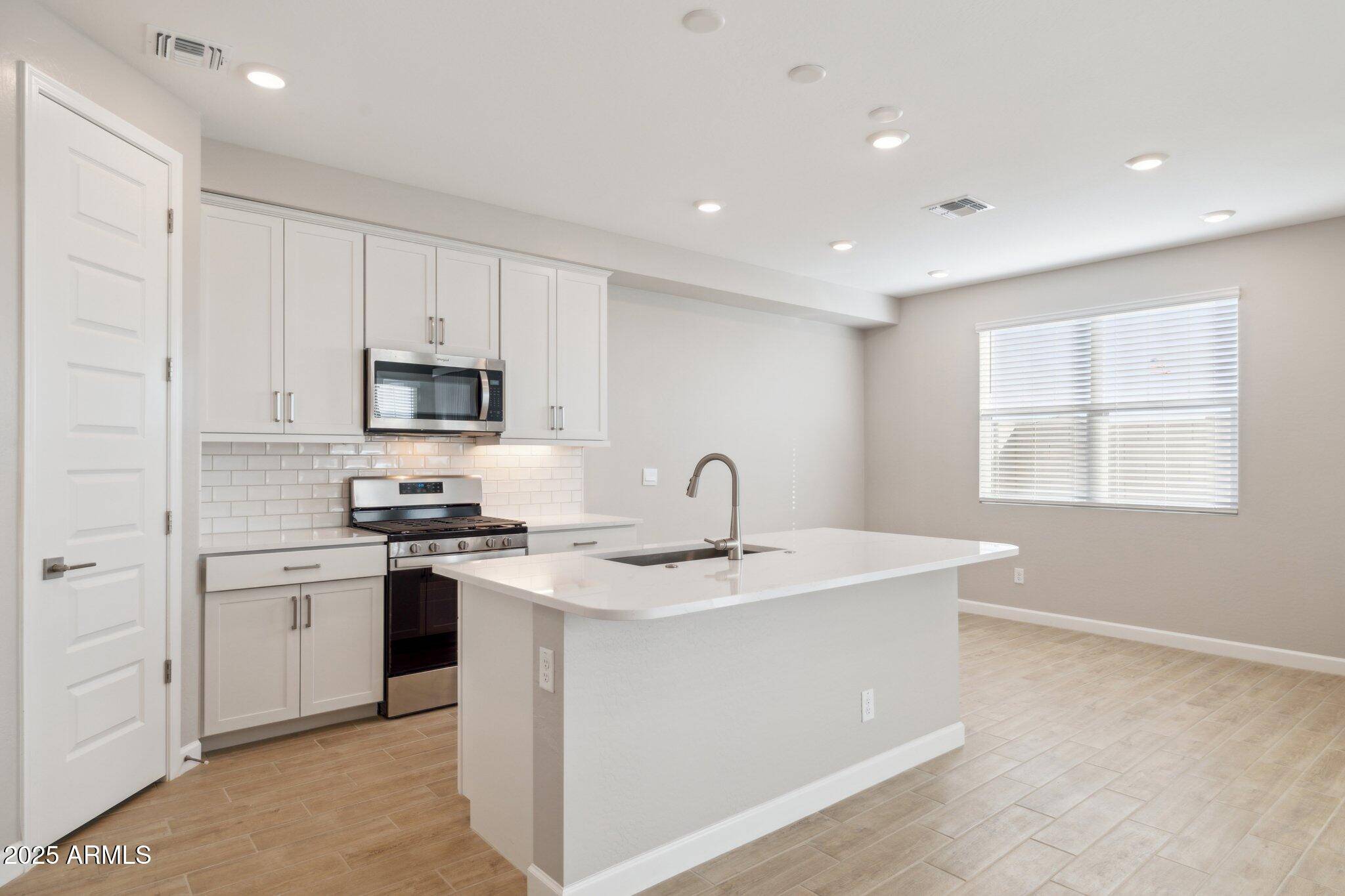 Phoenix, AZ 85054,5824 E COVEY Lane