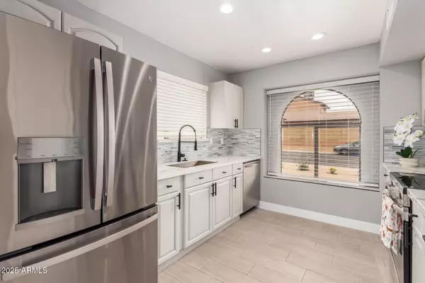 12012 N 76TH Lane, Peoria, AZ 85345