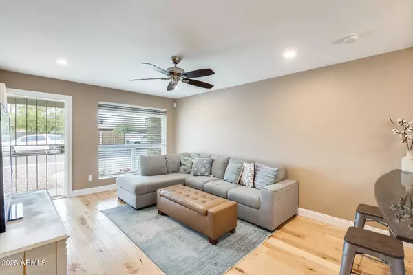 Phoenix, AZ 85053,3149 W DANBURY Drive