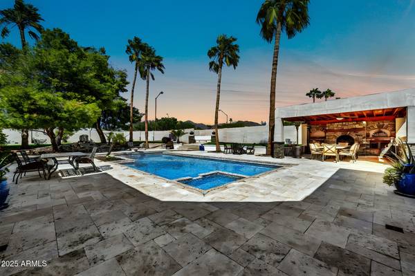 Scottsdale, AZ 85260,10390 E PARADISE Drive