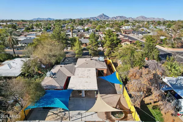 2511 E PINCHOT Avenue, Phoenix, AZ 85016
