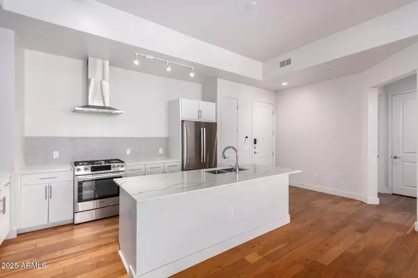 Phoenix, AZ 85012,3131 N CENTRAL Avenue #7002