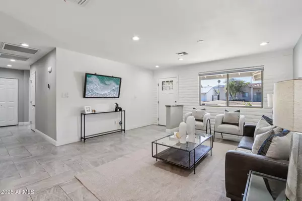 Phoenix, AZ 85028,3830 E DESERT COVE Avenue