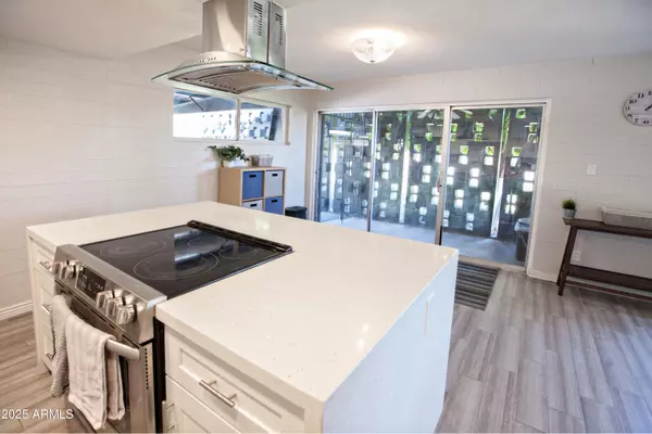 Phoenix, AZ 85014,6530 N 12TH Street #11