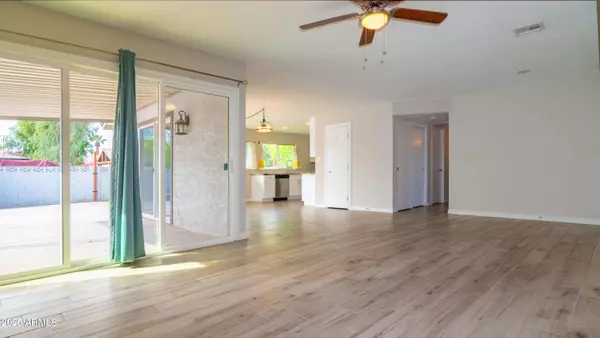 Tempe, AZ 85283,313 E WESTCHESTER Drive