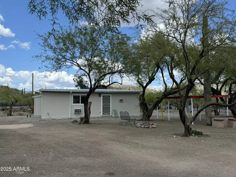 33450 S RIVER BEND Road, Black Canyon City, AZ 85324