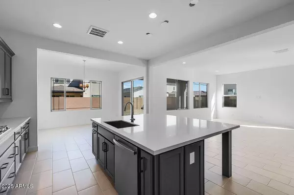 Peoria, AZ 85383,7670 W CRABAPPLE Drive