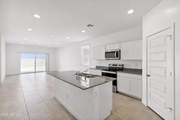 1331 W HESS Avenue, Coolidge, AZ 85128