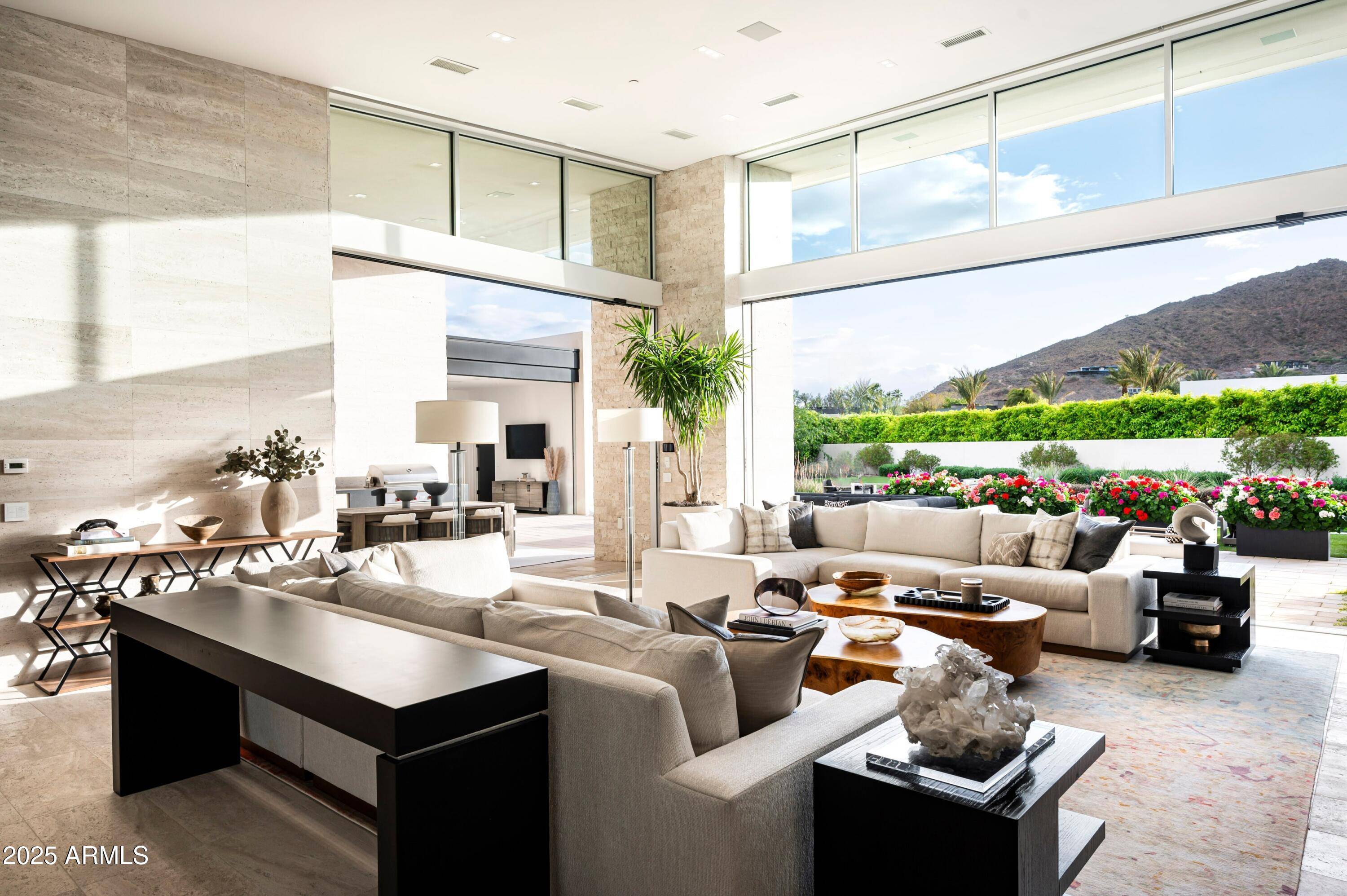 Paradise Valley, AZ 85253,5611 N WILKINSON Road