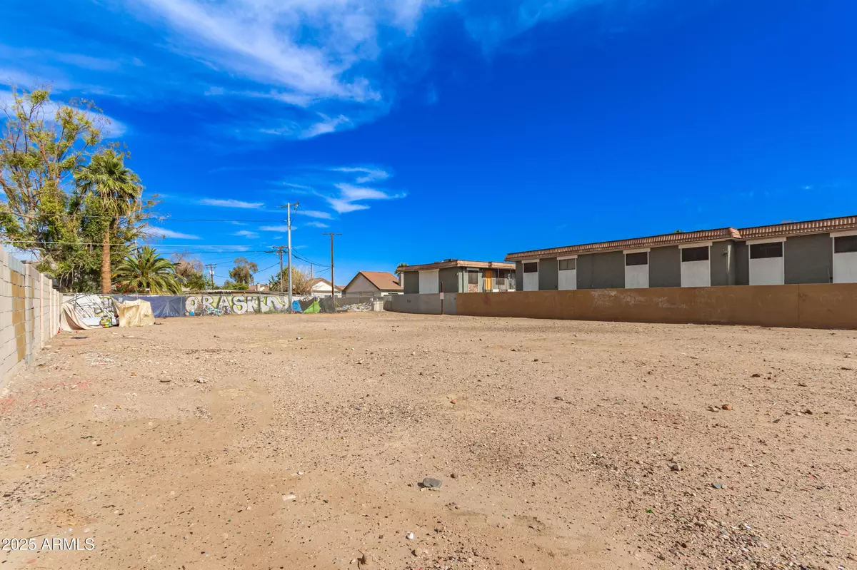 Phoenix, AZ 85015,3121 N BLACK CANYON Highway #C
