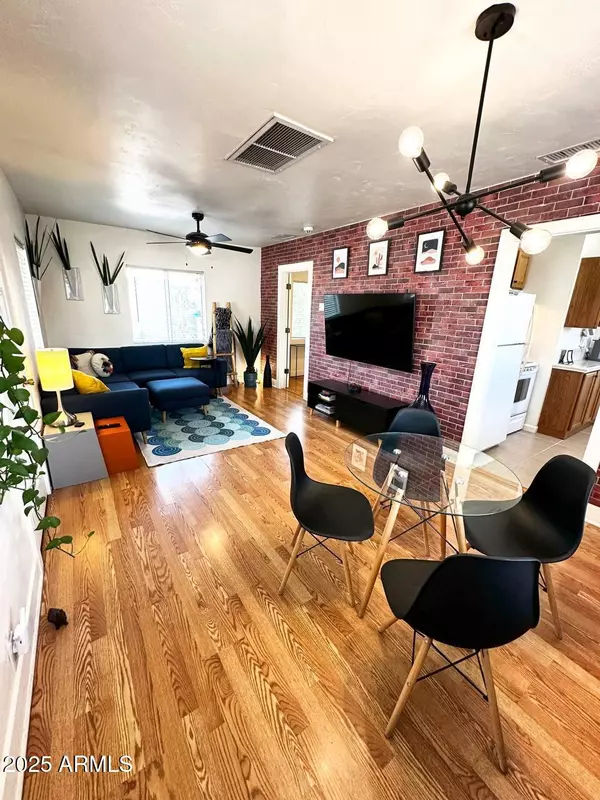 Phoenix, AZ 85014,3832 N 9TH Street