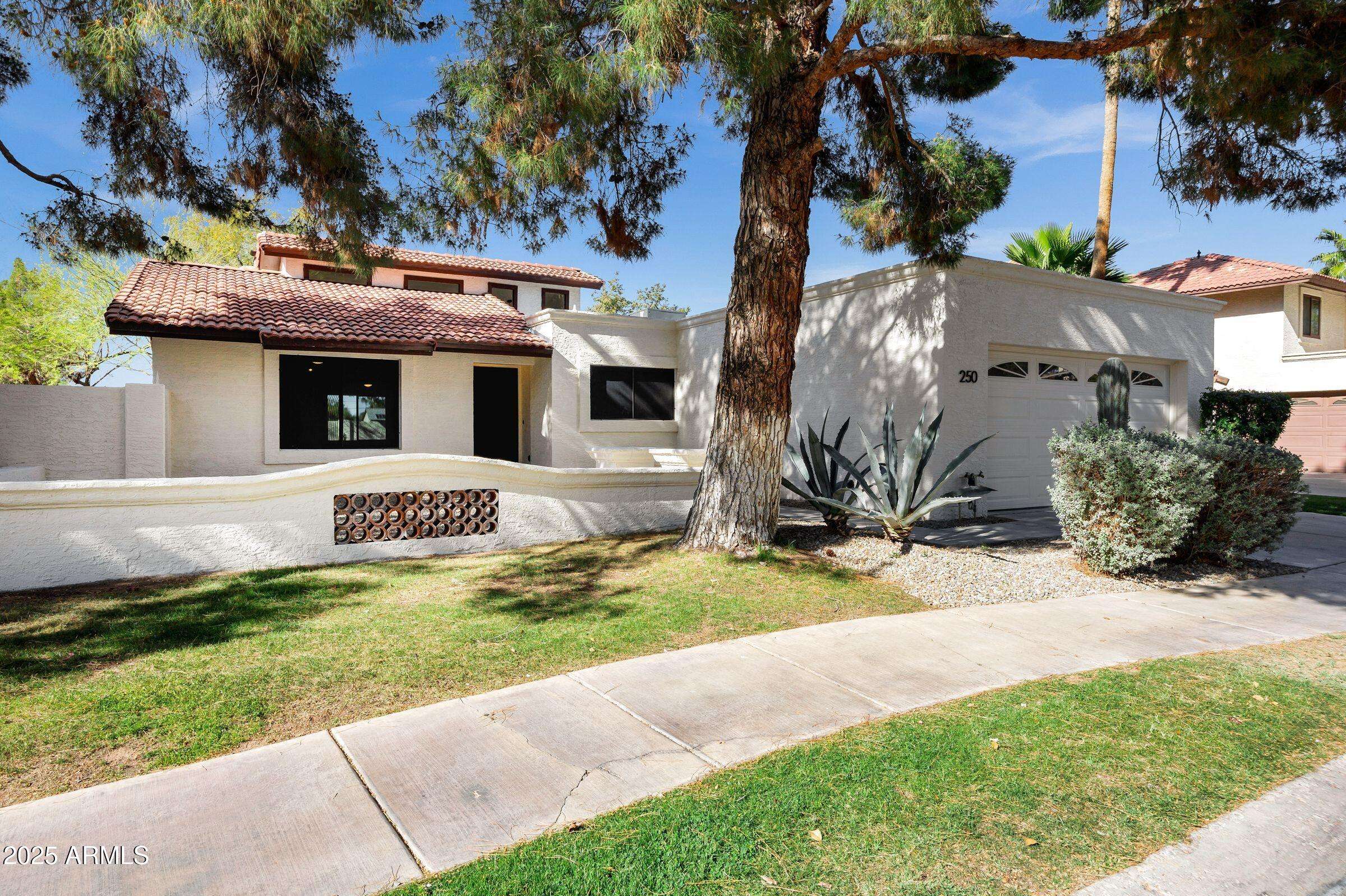 Gilbert, AZ 85234,250 E BARBARITA Avenue
