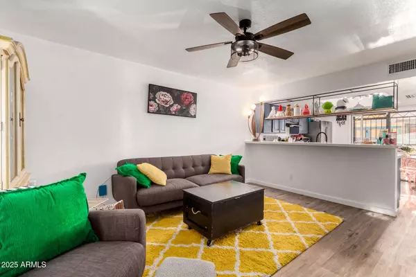 2431 E TRACY Lane #1 Phoenix, AZ 85032