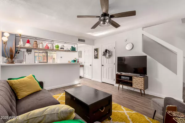 2431 E TRACY Lane #1 Phoenix, AZ 85032