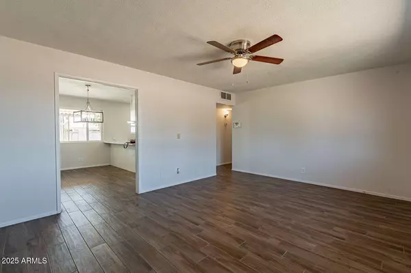 Phoenix, AZ 85029,3441 W SWEETWATER Avenue
