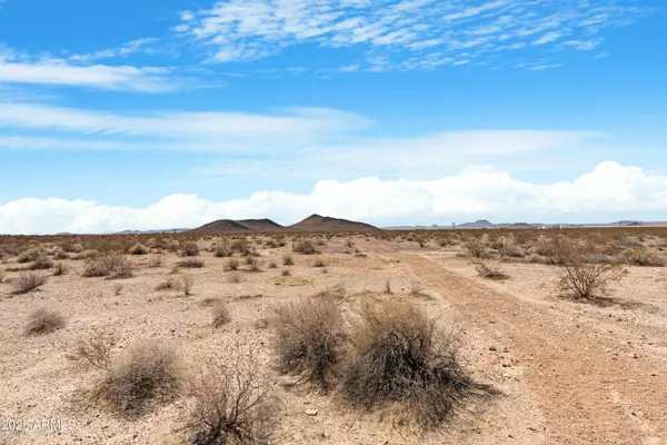 Tonopah, AZ 85354,0 W Roeser  '''-''' Road #'-'