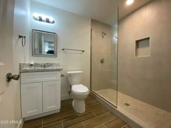 Phoenix, AZ 85040,2704 E SOUTHGATE Avenue