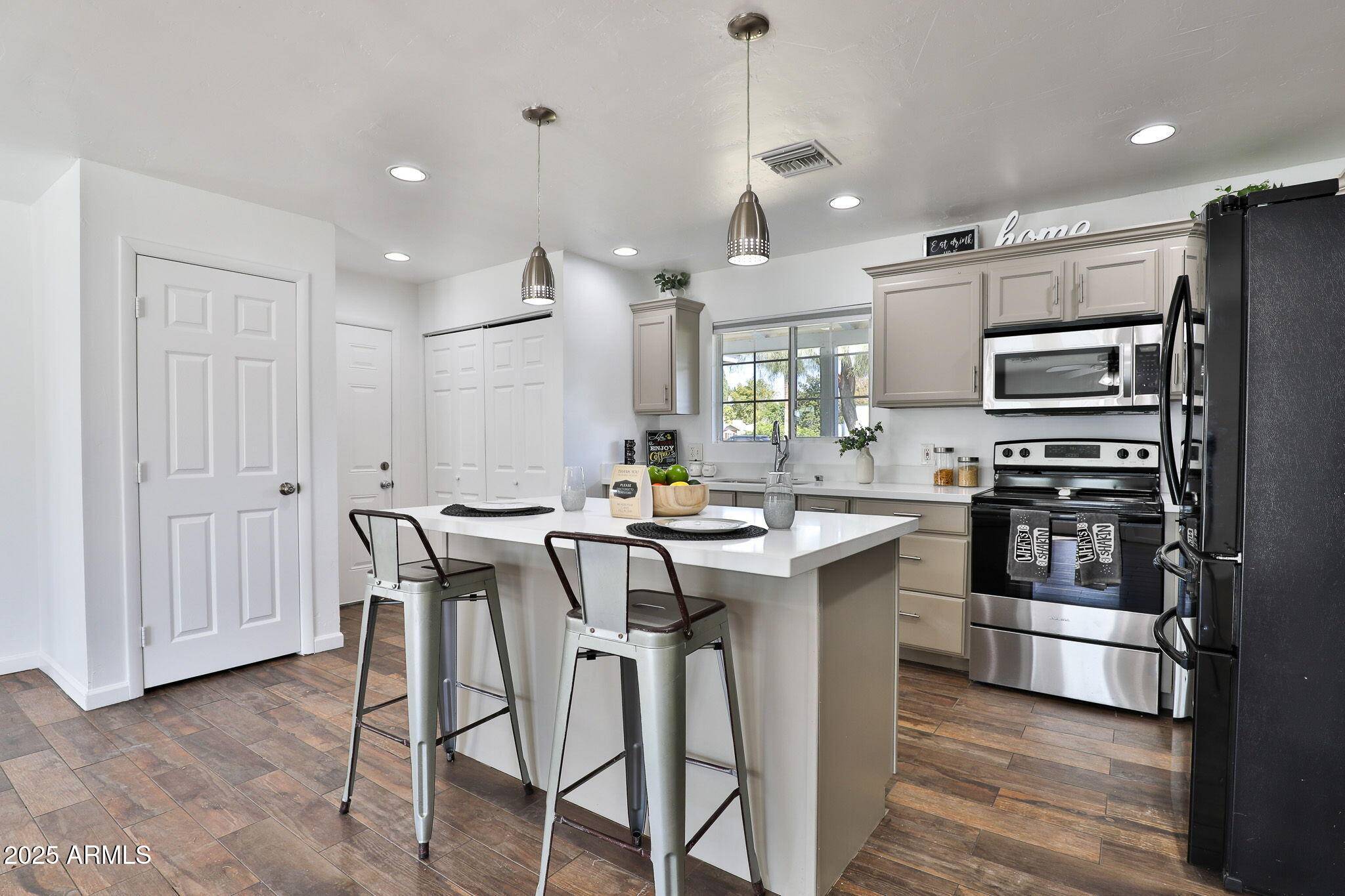 Phoenix, AZ 85021,811 W NORTHERN Avenue