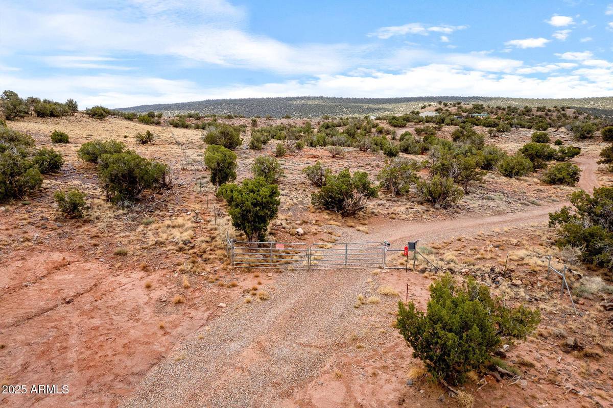 Concho, AZ 85924,27 County Road N8477 --