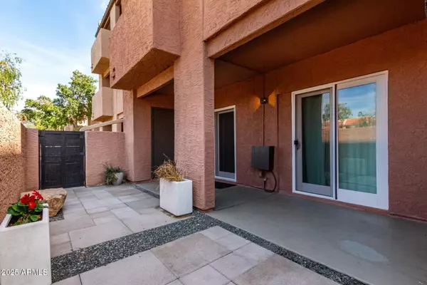 Mesa, AZ 85201,540 N MAY -- #1075