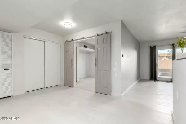 Mesa, AZ 85201,540 N MAY -- #1075