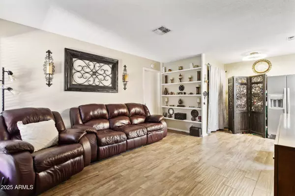 Phoenix, AZ 85037,9021 W ELM Street #7