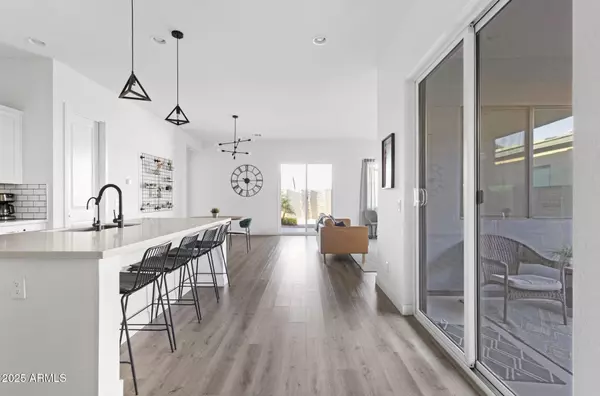 Phoenix, AZ 85042,948 E LA MIRADA Drive