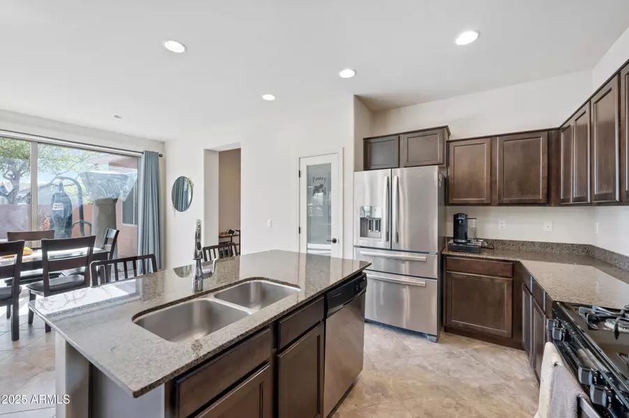 4646 E MAPLEWOOD Street, Gilbert, AZ 85297