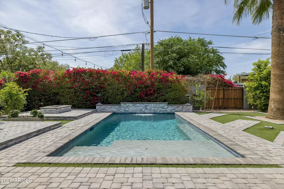 Phoenix, AZ 85014,4530 N 15TH Street