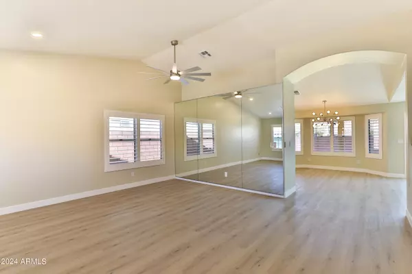 Phoenix, AZ 85022,825 E Spanish Moss Lane