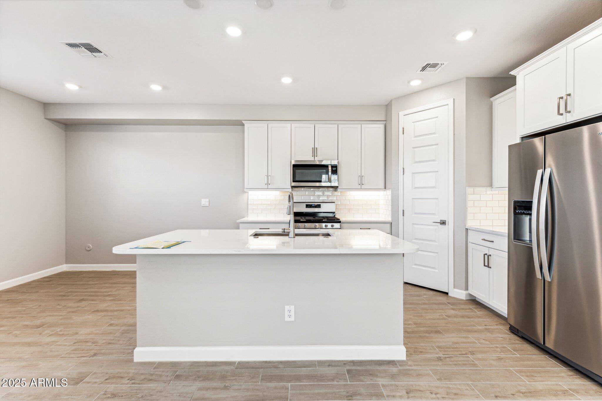 Phoenix, AZ 85054,5856 E COVEY Lane