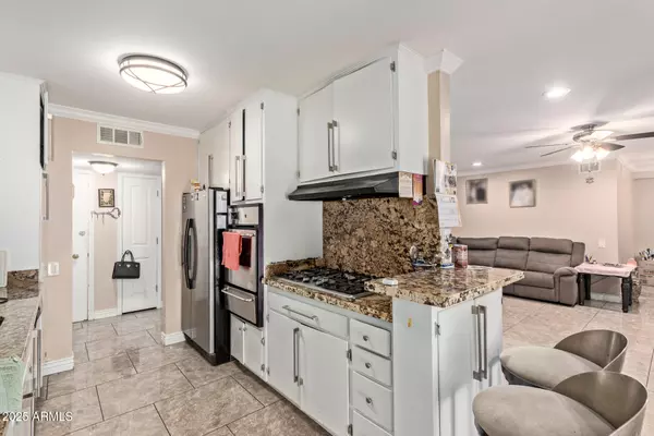 Phoenix, AZ 85014,6767 N 7TH Street #118