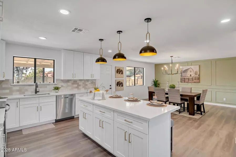 736 N MEADOWS Drive, Chandler, AZ 85224