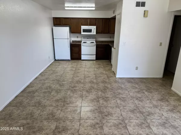 6148 E GREENWAY Street #3, Mesa, AZ 85205
