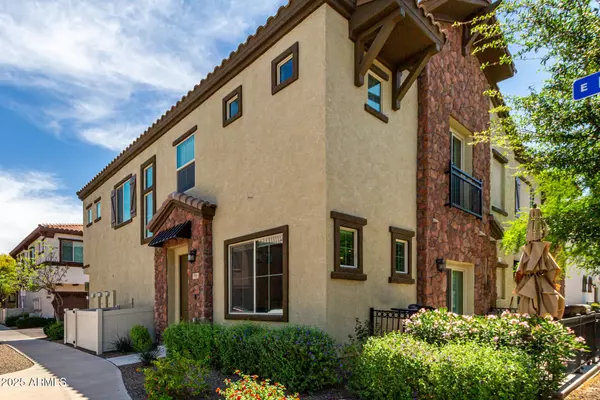 2722 S CAVALIER Drive #101,  Gilbert,  AZ 85295