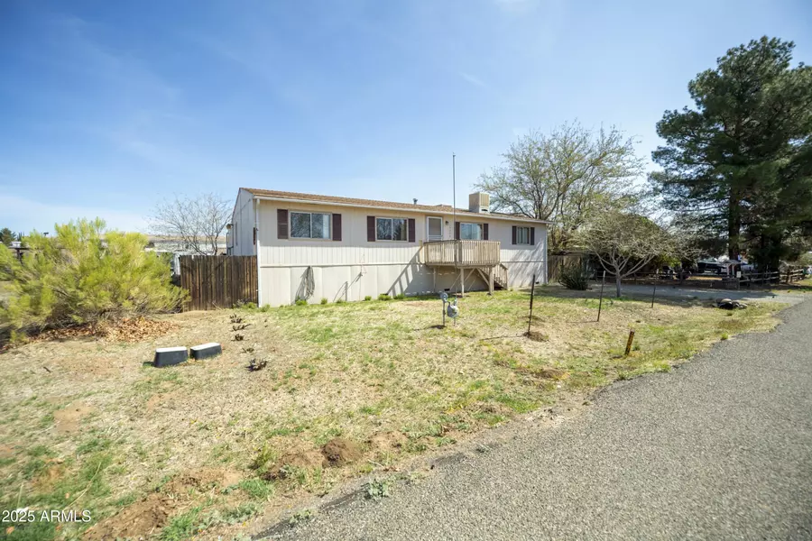 17272 E APRICOT Lane, Mayer, AZ 86333