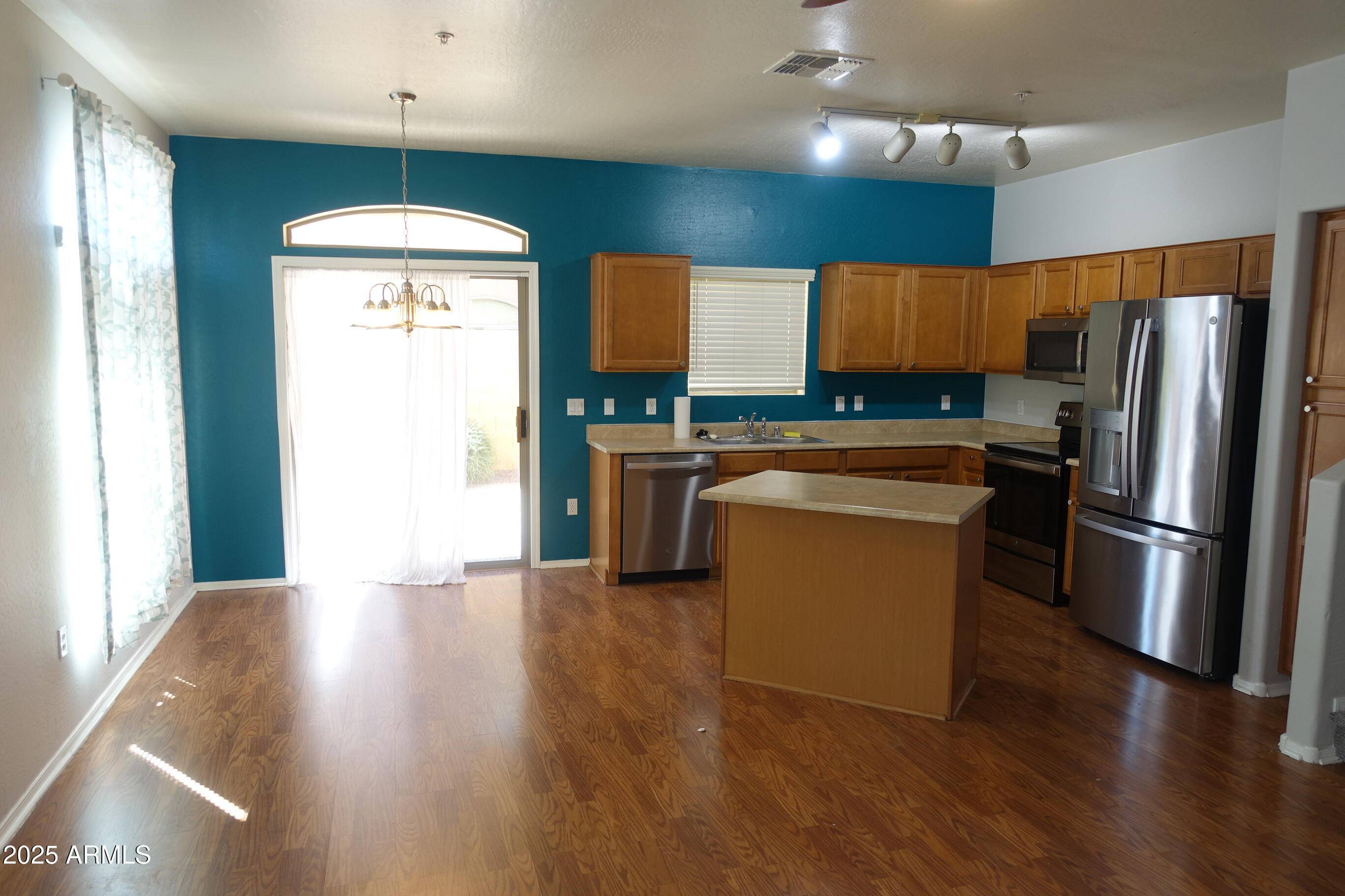 Phoenix, AZ 85022,2150 E BELL Road #1039