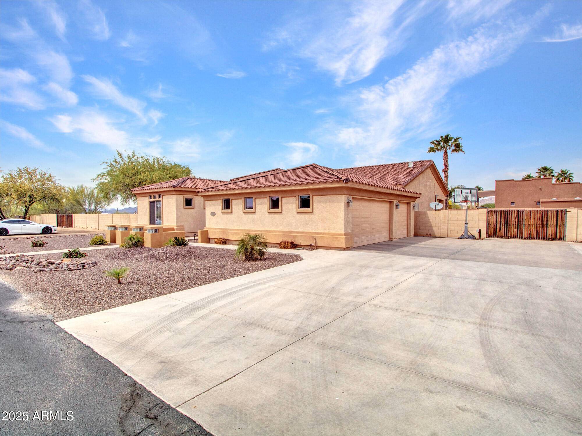 Phoenix, AZ 85086,2724 W FERNWOOD Drive