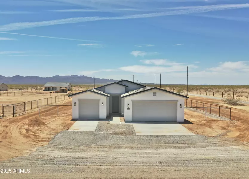 25893 W Running Deer Trail, Wittmann, AZ 85361