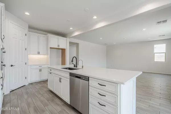 Phoenix, AZ 85043,7531 W ODEUM Lane