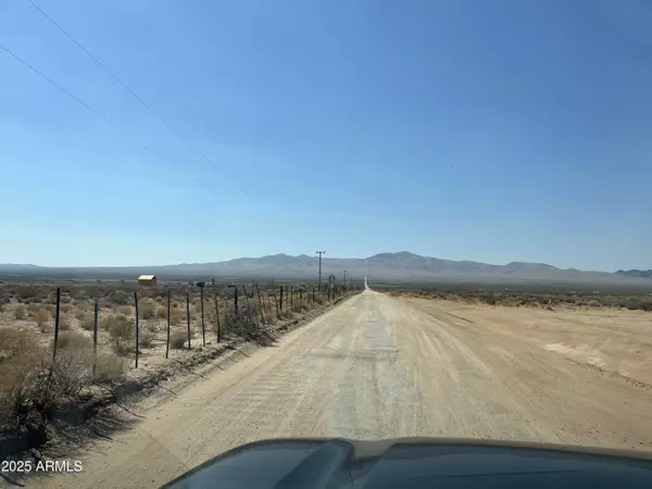 Dolan Springs, AZ 86441,N Coyote Road #77