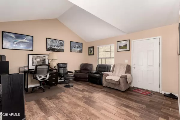 Tempe, AZ 85281,820 W UNIVERSITY Drive #4