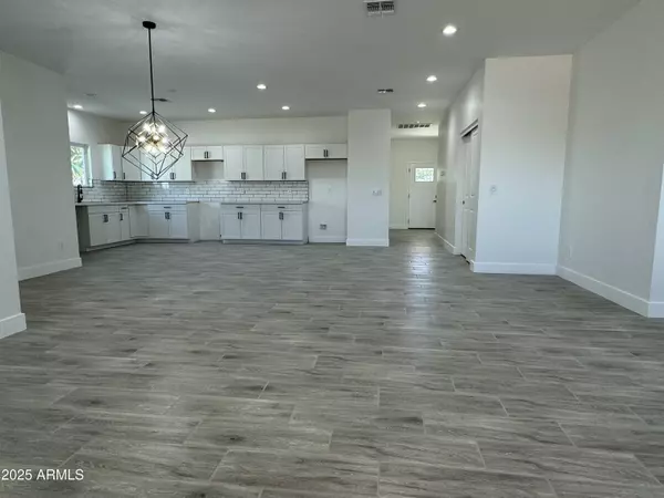 Phoenix, AZ 85042,4116 E PARK Street