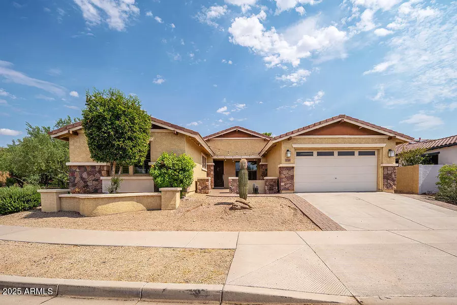 1748 W ALOE VERA Drive, Phoenix, AZ 85085
