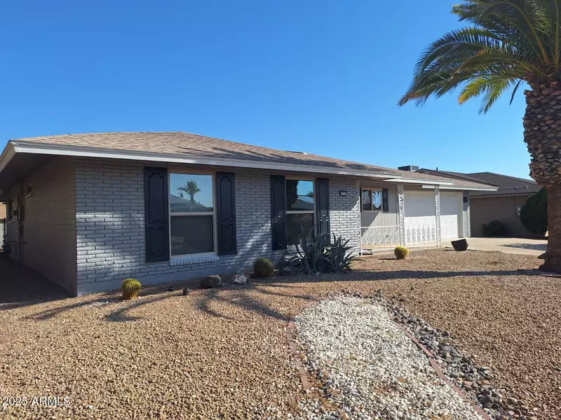 10739 W SARATOGA Circle, Sun City, AZ 85351