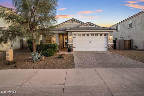 537 E BALAO Drive, Phoenix, AZ 85085