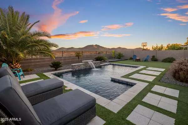 537 E BALAO Drive, Phoenix, AZ 85085