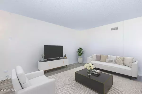 207 W CLARENDON Avenue #14E, Phoenix, AZ 85013