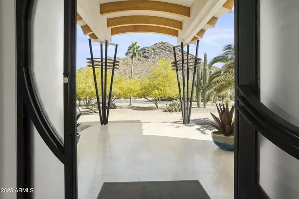 Paradise Valley, AZ 85253,5346 E ROYAL PALM Road
